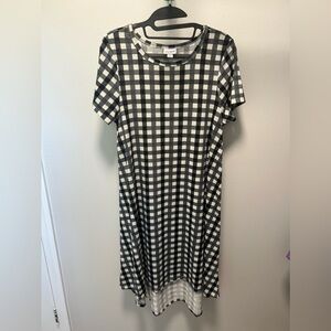 EUC- LulaRoe Women’s Swing Dress Carly Size Small Black & Off White Plaid Check